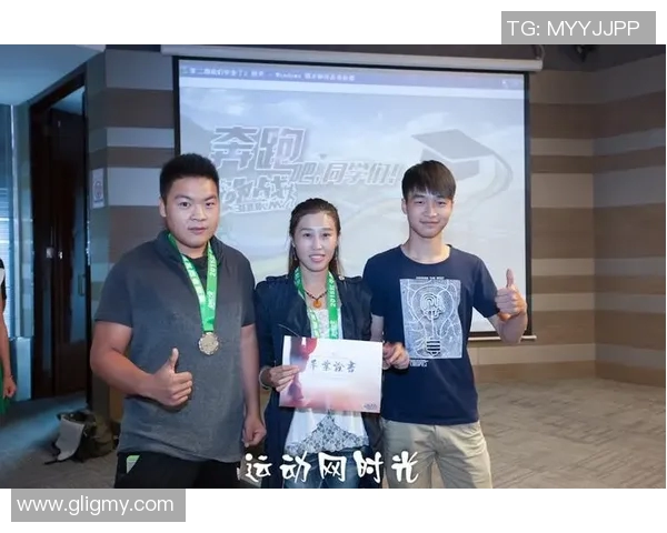 足球明星惊喜造访粉丝家中共度难忘时光引发热烈讨论